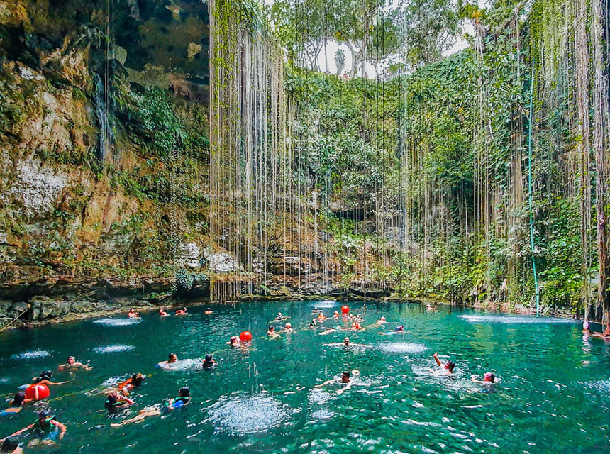 Ik Kil cenote from the inside